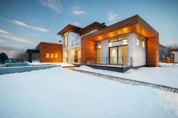pexels-artbovich-7031408 Casa de lujo con nieve